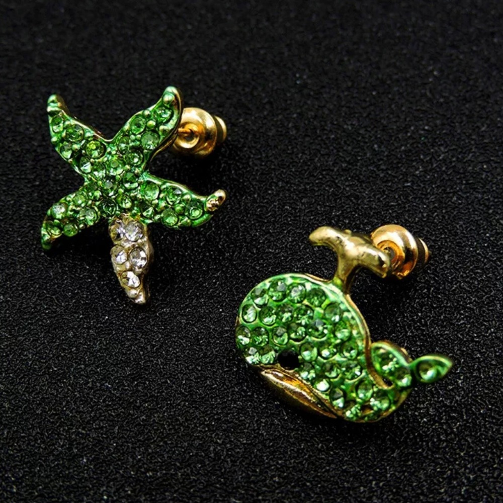 💰2/$10💰NEW•Green crystal sea life post earrings